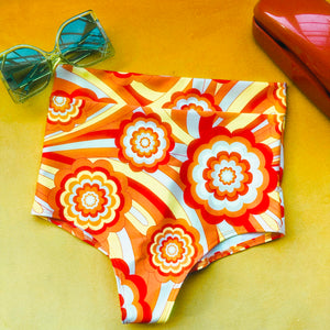 Open image in slideshow, Highwaist Pin Up Shorts in Orange Retro Flowers
